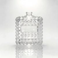 Flacon de parfum de luxe haut de gamme en verre taillé à facettes, pulvérisateur à pompe argenté, forme carrée plate, élégant, rechargeable, Xuzhou No.