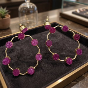 ต่างหูห่วงประดับพลอยดรูซี่ชุบทองเหลืองสำหรับผู้หญิงจาก Soumya Creations - Product Image 1