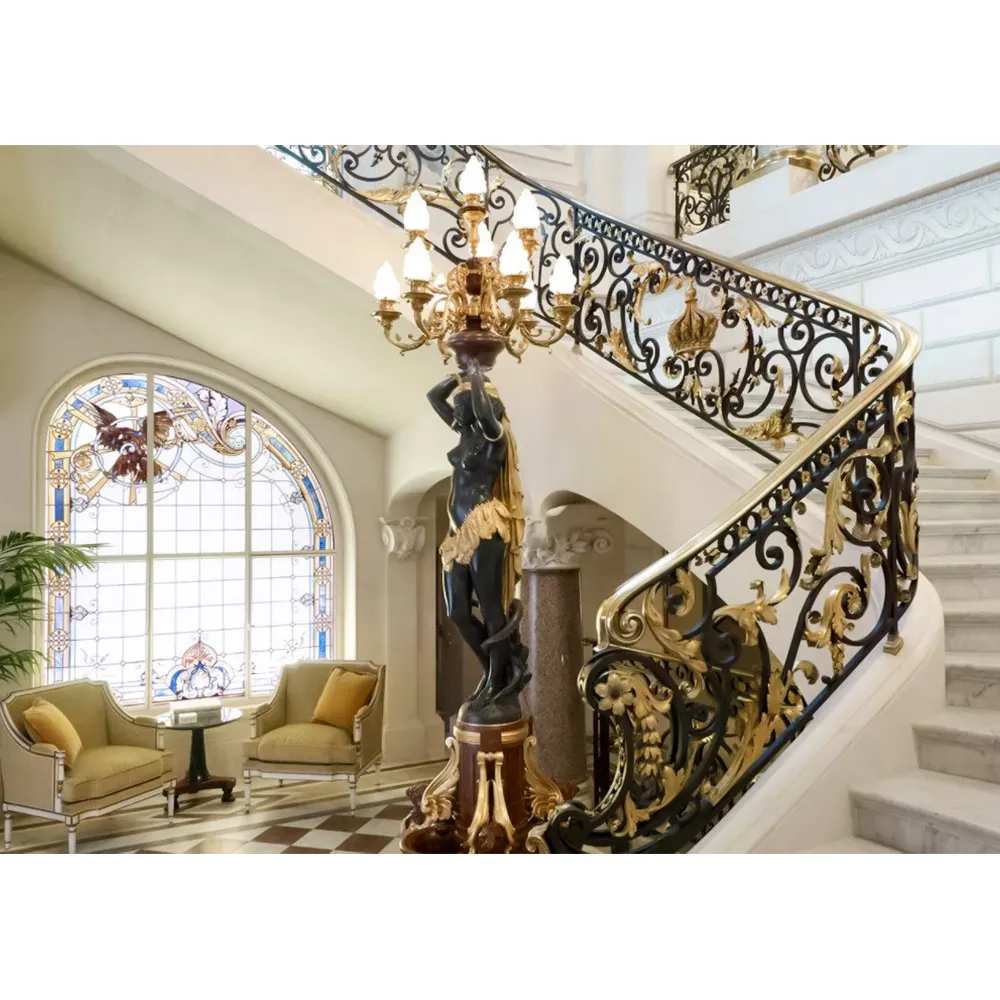 Garde-corps d'escalier intérieur en métal de luxe pour palais balustrades en laiton mains courantes couleur or motif laiton garde-corps d'escalier en fer forgé