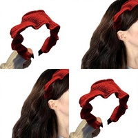 Bandeau Ankeila en laine rouge tricotée à la main haut de gamme pour femme, style vintage décontracté, style Nouvel An, avec pince à cheveux rouge, collection Automne/Hiver