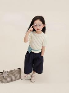 Nouvelles collections été 2026 : Hauts en maille ajourée à manches courtes style coréen pour petites filles - Product Image 4