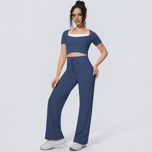 Set Yoga all'ingrosso da <span class=keywords><strong>Donna</strong></span> con <span class=keywords><strong>Top</strong></span> Sportivo a Maniche Corte Halter e Pantaloni a Gamba Larga Imbottiti Effetto Seconda Pelle - Set Fitness - Product Image 3