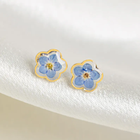 Anting-anting bunga awet alami ramah lingkungan dari resin Forget-Me-Not dengan bahan stainless steel, pemasok OEM/ODM