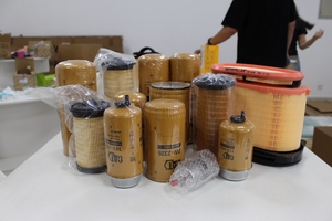 Chất lượng cao hiệu quả nhà máy bán buôn dầu động cơ lọc 1r-0726 1r-0739 Caterpillar lọc dầu động cơ - Product Image 5