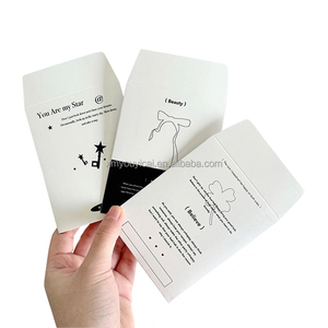 Sobre de Papel Blanco Minimalista con Frase Inspiradora, Diseño Personalizado con Estrella y Llave, Impresión a Mano, para Tarjetas de Regalo - Product Image 3