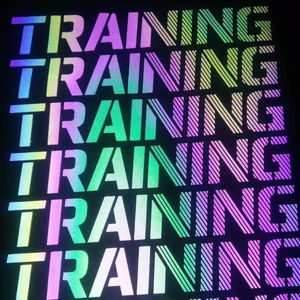 شعار فينيل انعكاسي حراري مطبوع عليه قوس قزح مضيئة حسب الطلب علي التيشيرتات والملابس - Product Image 5