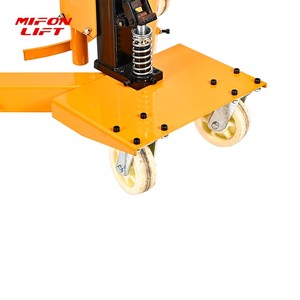 รถยกถังไฮดรอลิกแบบแมนนวล MIFONLIFT รับน้ำหนัก 300 กก. พร้อมที่หนีบแบบปากนกอินทรี ขนาด 200 ลิตร สำหรับยกถังเหล็กและถังพลาสติก - Product Image 3