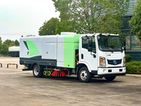 Camion balayeuse 4x2 avec réservoir d'eau de 12m³ et bac à poussière de 12m³, nettoyage municipal combiné par lavage haute pression et aspiration