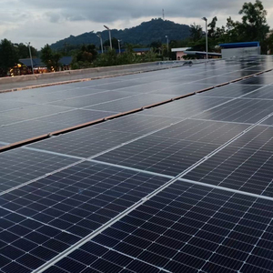 Tấm pin năng lượng mặt trời Yangtze <span class=keywords><strong>Solar</strong></span> miễn phí vận chuyển 132 bán tế bào 700W - Product Image 5