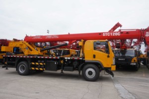 Grue STC120C facile à utiliser pour l'opérateur |   Cabine Spacieuse + Lit de Nuit Supplémentaire en Option + Rotation Fluide |   Pompe de boîte de vitesses à couple élevé 480 kN.m - Product Image 2