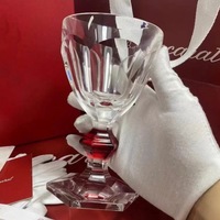 Coupe à vin rouge élégante en marbre, grand verre en cristal transparent, design luxueux et coloré pour servir des cocktails et du vin