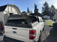 Capote rigide en stock avec système de verrouillage à charnières en alliage d'aluminium et fenêtres coulissantes pour Ford Maverick