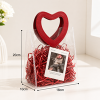 Sac cadeau de Noël en PVC transparent personnalisé en gros, sac d'emballage en plastique imperméable avec poignée en forme de cœur pour fête d'anniversaire