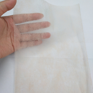 Tissu non tissé en polypropylène (PP) de haute qualité, écologique, respirant, imperméable et thermocollant pour l'ameublement des hôpitaux - Product Image 2