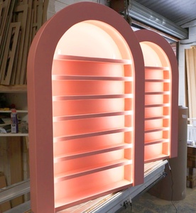 Meuble de présentation mural en forme <span class=keywords><strong>d</strong></span>'<span class=keywords><strong>arche</strong></span> pour salon de manucure personnalisé avec éclairage LED, mobilier de salon de manucure, étagère de présentation pour salon de manucure - Product Image 1