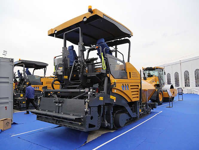 7m New Road Machinery Asphalt Finisher Concrete Paver RP753