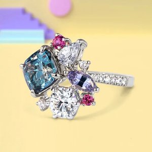 Anello di fidanzamento colorato con taglio Princess per donna, gioiello da dito alla moda e scintillante - Product Image 4