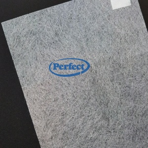 Malla no tejida de poliéster perforada con aguja para aplicaciones de laminación compuesta de membranas bituminosas en paredes con aislamiento <span class=keywords><strong>térmico</strong></span> - Product Image 1