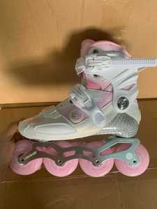 Patins à roulettes en fibre de carbone pour enfants - Chaussures de course légères pour le freestyle et le slalom - Product Image 1