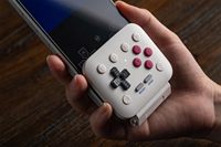 Manette de jeu mobile 8Bitdo FlipPad pour iPhone et Android, style Flip, USB-C Plug & Play, vertical, format poche, noir/blanc, vente au détail