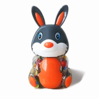 Bonbons et confiseries de Pâques en forme de grand lapin, assortiment de gelées fruitées multicolores, emballages variés, sachets, bouteilles et pochettes en forme de dessin animé, en vrac