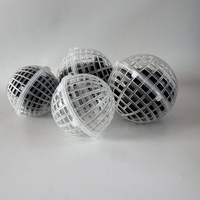 Boule de suspension poreuse en polypropylène, remplissage biologique en éponge de polyuréthane creuse pour la purification des eaux dans les cuves anaérobiennes