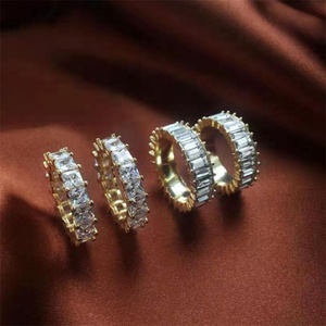 Anillos de Zirconia Cúbica AAA de Alta Gama, Anillo Baguette Chapado en Oro de 18k, Joyería de Acero Inoxidable para Mujer - Product Image 1