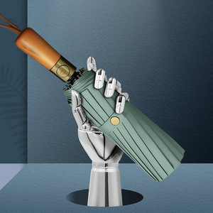 <span class=keywords><strong>Parapluie</strong></span> automatique 10 os avec manche en bois massif gravé en caoutchouc noir publicité d'impression de logo pluie et soleil à double usage pour hommes - Product Image 2