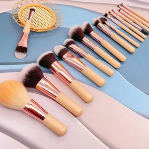 Ensemble de 16 pinceaux de maquillage professionnels pour le visage, poils synthétiques, manche en bois, virole en aluminium, kit de pinceaux personnalisables pour le teint et le correcteur - Product Image 2