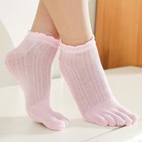Vente en gros Chaussettes d'été unies respirantes en maille à cinq doigts Chaussettes fines en coton à 5 orteils pour femmes