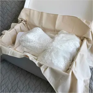 Fabrika tarafından yapılan elbise koruma sert iç çamaşırı elbise için düğün elbisesi ambalaj kutusu beyaz ipeksi kağit kutu