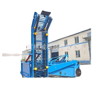 Máquina cosechadora automática de patatas con transmisión de engranajes azul para uso agrícola - Product Image 1