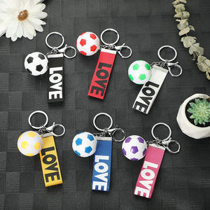 Porte-clés de football en métal inspiré de l'anime, couleur macaron, minimaliste, tendance, sportif, avec cordon suspendu, logo personnalisé, Lilangda, 2025 - Product Image 1