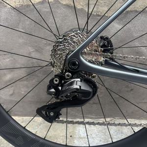 Vélo de route d'endurance en fibre de carbone KOZO Shi Mano 105 OEM de 7,5 kg, taille grande, 700C, frein à disque hydraulique, léger, course, Limit2, 24 vitesses - Product Image 4