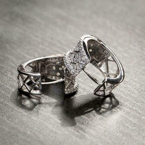 Dang Good E3239 Pendientes de aro de oro blanco con diamantes geométricos con microincrustaciones, joyería fina de lujo para mujer - Product Image 5