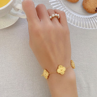 Nuevo diseño de metal ciruela láser cinco hojas flor planta pulsera Acero inoxidable impermeable alta calidad trébol de mujer
