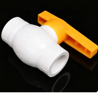Vanne à boisseau sphérique en PVC de 1/2 pouce avec poignée jaune, conforme aux normes ASTM et DIN, pour applications industrielles, vente en gros OEM