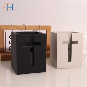 โถเทียนทรงเหลี่ยมพร้อมไม้กางเขนทำจากซีเมนต์สีดำสีขาวมีเอกลักษณ์สไตล์นักบุญ - Product Image 2