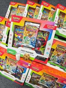 Vente en gros Pokémon 30e Anniversaire TCG : Coffret Cadeau de Cartes à Collectionner Série 1 Illustrations Premiers Partenaires pour Jouets et Cadeaux - Product Image 2