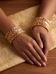 DIVYORO Juego de Brazaletes Clásicos de Oro Antiguo con Esmalte Multicolor y Detalles de Piedras Preciosas, Joyería Étnica para Novias, Bodas - Product Image 3
