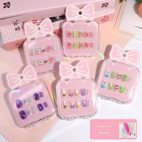 TSZS Faux Ongles Courts Carrés Adhésifs pour Enfants, Motifs Mignons de Dessins Animés (Fraise, Lapin, Chat)