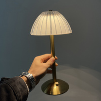 Abat-jour en acrylique, base en métal, lampe de table décorative moderne en cristal de verre, rechargeable, pour chambre à coucher, salle à manger