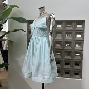 Robe Courte Plissée en Soie et Lin à Col en <span class=keywords><strong>V</strong></span> de Haute Qualité pour les Vacances – Tendance Estivale et Élégante - Product Image 2