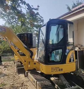 Excavadora de cadenas pequeña Komatsu PC40 usada, certificada CE, 4 toneladas, con motor y bomba, origen Japón - Product Image 2