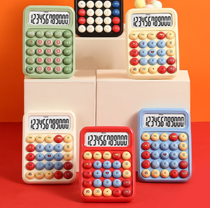 Calculatrice colorée de style jeu avec clavier souple, affichage 12 chiffres, alimentation par piles, corps en plastique - Product Image 5