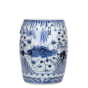 Tabouret en porcelaine bleu et blanc de style chinoiserie, motif audacieux de chien Foo, siège oriental distinctif pour maison moderne et traditionnelle - Product Image 5