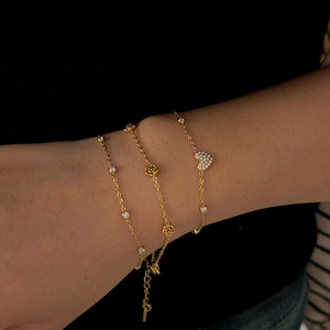 CLIORO Set <span class=keywords><strong>di</strong></span> Bracciali in Acciaio Inossidabile Dorato con <span class=keywords><strong>Perle</strong></span> <span class=keywords><strong>Vere</strong></span> per Uso Quotidiano, Bracciali con Cuore Rosa, <span class=keywords><strong>Perle</strong></span> e Zirconi, Gioielli alla Moda per Donne - Product Image 2