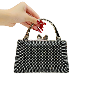 Sac à main pochette décontracté pour femme, nouveau design, avec chaînes géométriques carrées, style rétro, poignée métallique de luxe, idéal pour les soirées et les dîners - Product Image 3
