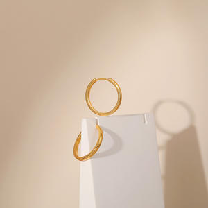 Elegantes pendientes de aro minimalistas de cobre chapado en oro de 18 quilates para mujer Versátil estilo diario y de negocios - Product Image 6