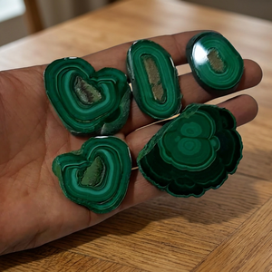 Cabujón de Malaquita Natural, Corte Asscher, Gema Verde, Certificado IGI, HARI OM CREATIONS Rajasthan, para Fabricación de Joyas al por Mayor - Product Image 2